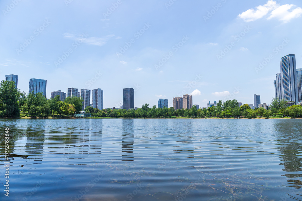 Obraz premium The lake and architectural scenery of Donghu Park in Chengdu, Sichuan Province, China