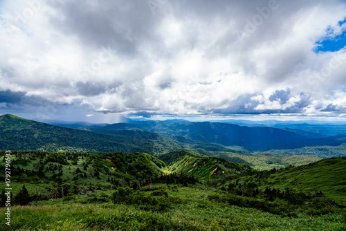雨雲迫る八幡平