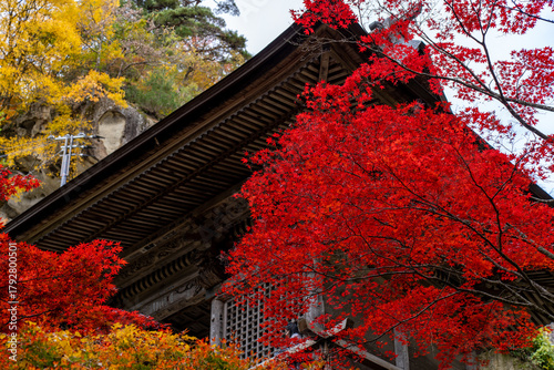 山寺・如法堂と紅葉