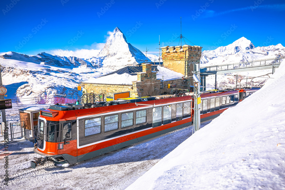 Naklejka premium Gorngerat cogwheel railway station and Matterhorn peak in Zermatt ski area view