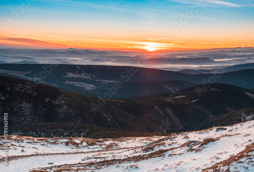 Fototapeta Naklejka Na Ścianę i Meble -  Natura, las, góry, drzewa, krajobraz, jesienią, drzew, skały, Polska, Krajobraz, Jesień, Dolny śląsk, 