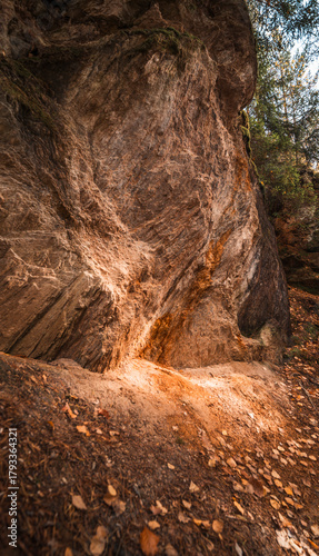 Fototapeta Naklejka Na Ścianę i Meble -  Natura, las, góry, drzewa, krajobraz, jesienią, drzew, skały, Polska, Krajobraz, Jesień, Dolny śląsk, 