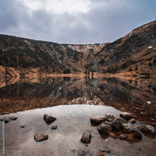 Fototapeta Naklejka Na Ścianę i Meble -  Natura, las, góry, drzewa, krajobraz, jesienią, drzew, skały, Polska, Krajobraz, Jesień, Dolny śląsk, 