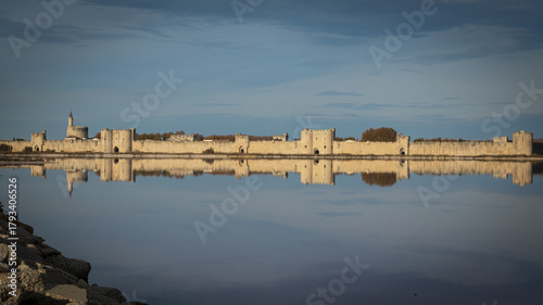 Aiguemortes et les salins