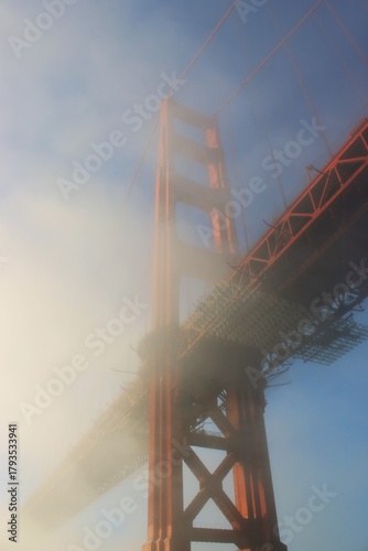 Fényképezés Golden Gate Bridge In Fog