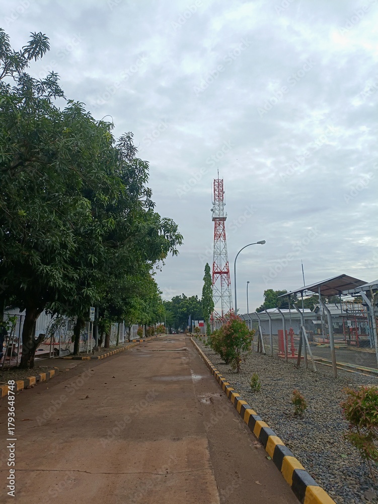 Obraz premium a road with wet soil in a gas and oil processing industrial area