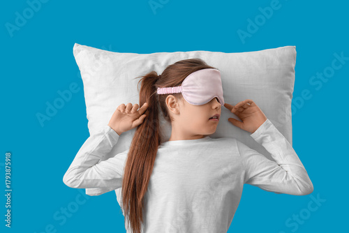 Little sleeping girl on blu...