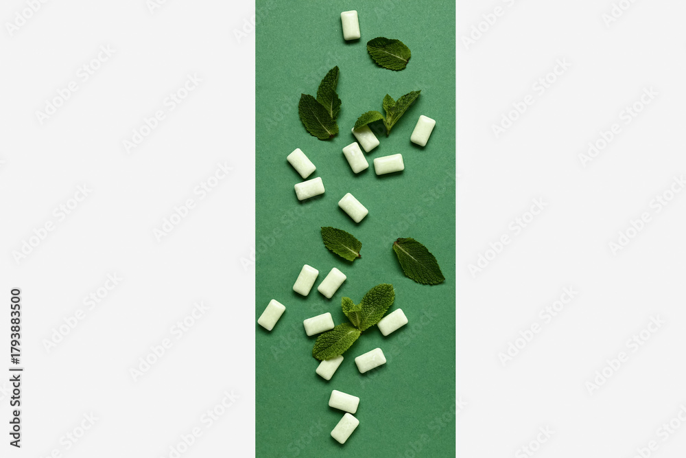 Fototapeta premium Fresh chewing gums with mint on colorful background