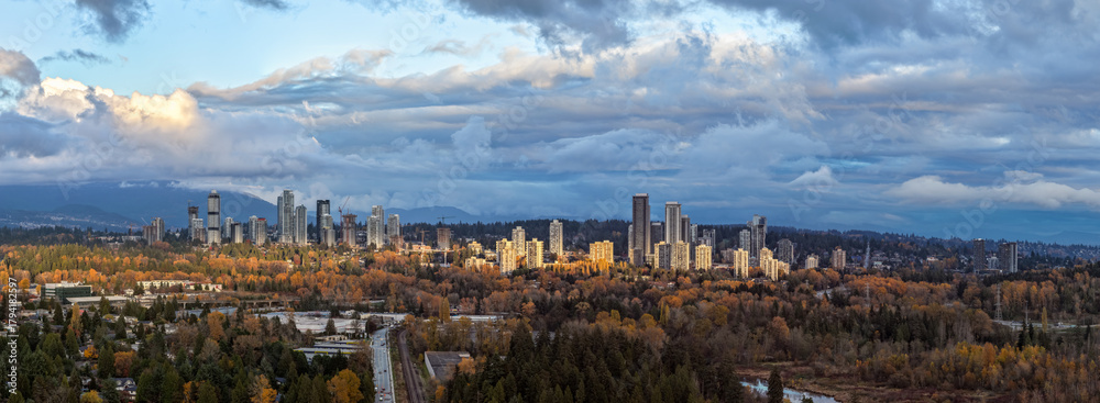 Fototapeta premium Urban Skyline Of Burnaby Across Autumn Forests Under Cloudy Sky In Greater Vancouver Canada