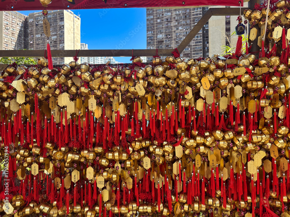 Fototapeta premium 香港の黄大仙祠に飾られた祈願のお守り