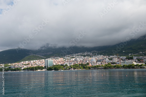 Fototapeta Naklejka Na Ścianę i Meble -  A tourist town by the sea. Makarska, Croatia. View of the city before the rain.