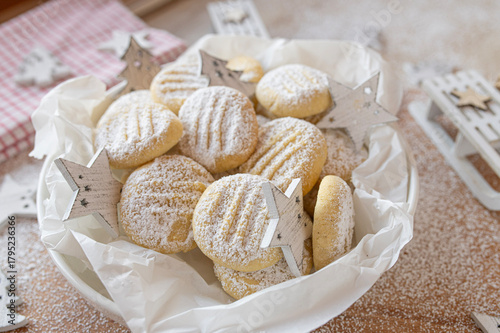 Easy to bake christmas cookies - delicious vanilla pudding cookies