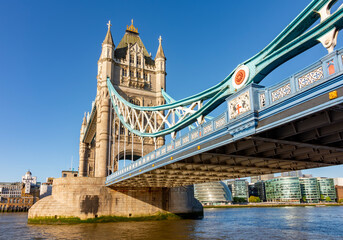 Fotobehang Tower Bridge Tower Bridge boven de Theems Londen  © Mistervlad