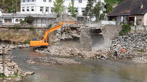 Abriß der Nepomuk Brücke in Rech im Juli 2023 nach der Flut 