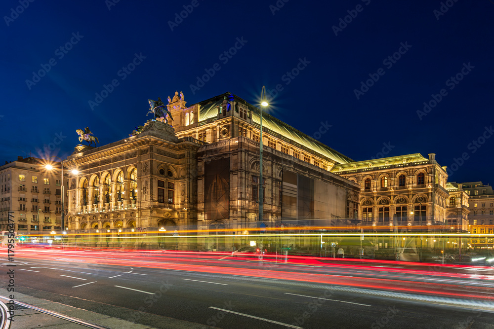 Fototapeta premium Vienna State Opera at night