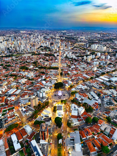 Pôr do sol da região da Torre do Castelo em Campinas, São Paulo. Vista aérea do Jardim Chapadão e Jardim Guanabara. 