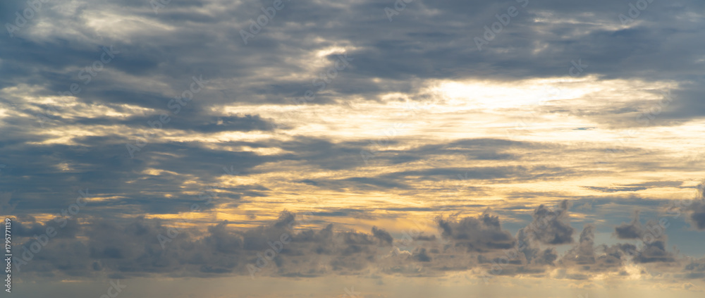 Fototapeta premium Beautiful sky with cloudscape