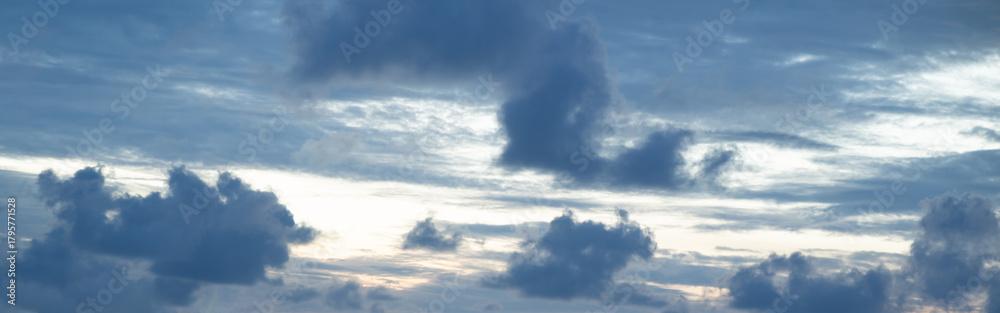 Obraz premium Beautiful sky with cloudscape