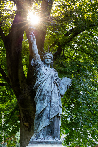 Statue de la liberté dans le jardin du Luxembourg