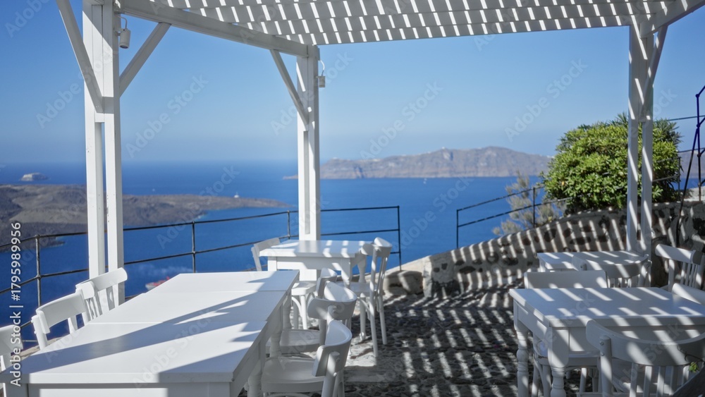 Obraz premium Cafe terrace with shallow defocused seascape background outdoor; background backdrop copyspace calm.