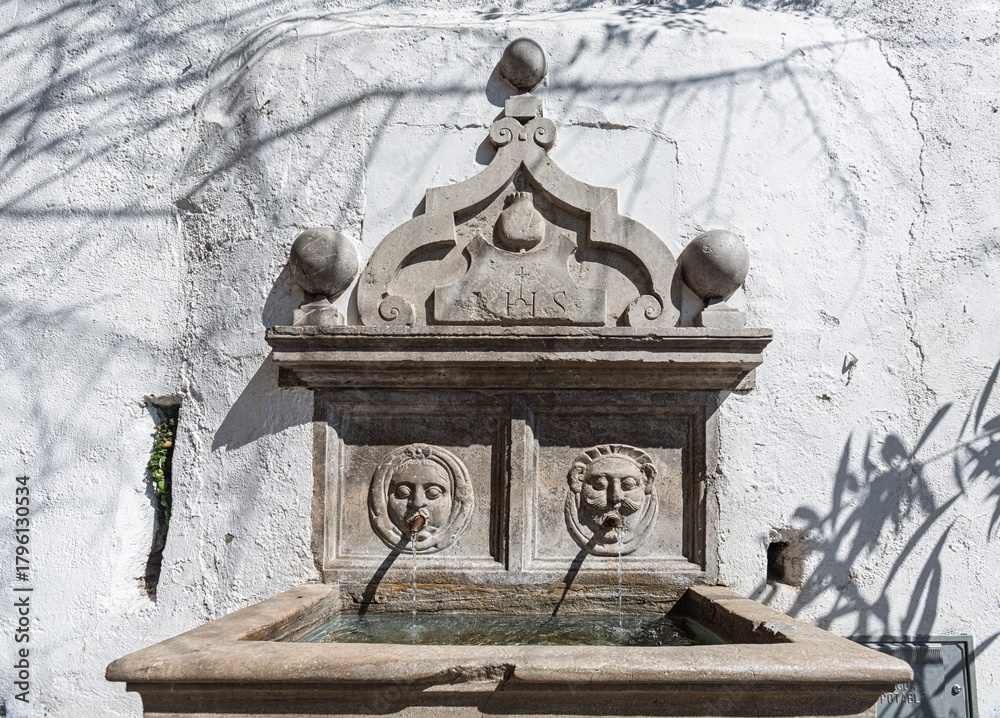 Obraz premium Baroque fountain in Antequeruela Baja spouting water in Granada