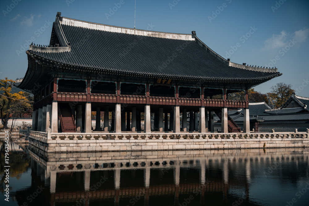 Fototapeta premium Gyeonghoeru Pavilion of Gyeongbokgung Palace