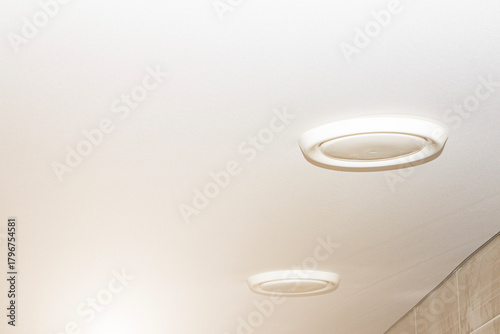 Ceiling diffuser in the exhaust system and galvanized air ducts ensuring good air quality