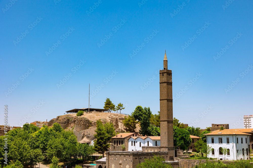 Obraz premium Hazreti Suleyman Mosque and Diyarbakir Archaeological Museum