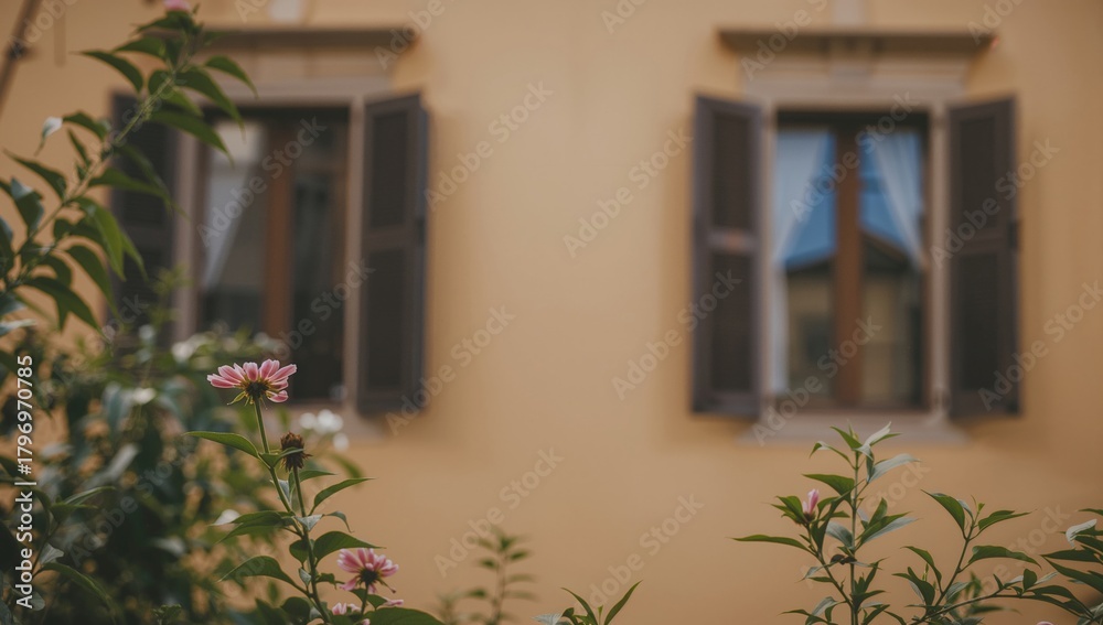 Obraz premium Architecture of the historic Italian city Siena, ancient structure, windows with shutters, preservation