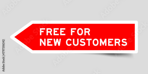 Tableau sur toile Red color arrow shape sticker label with word free for new customers on gray bac