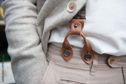 Stylish and traditional leather holder for suspenders