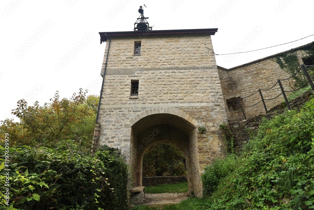 Fototapeta premium Vestiges du château de Bar sur Seine, château fort médiéval, ville de Bar sur Seine, département de l'Aube, France