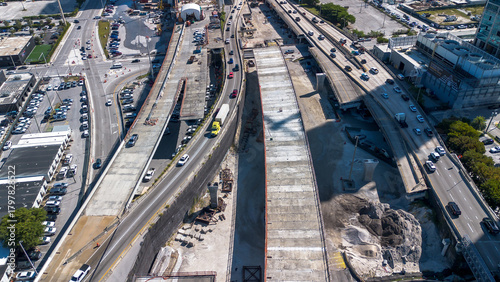 Εκτύπωση καμβά Aerial vie of Precast concrete expressway construction site underway with crews