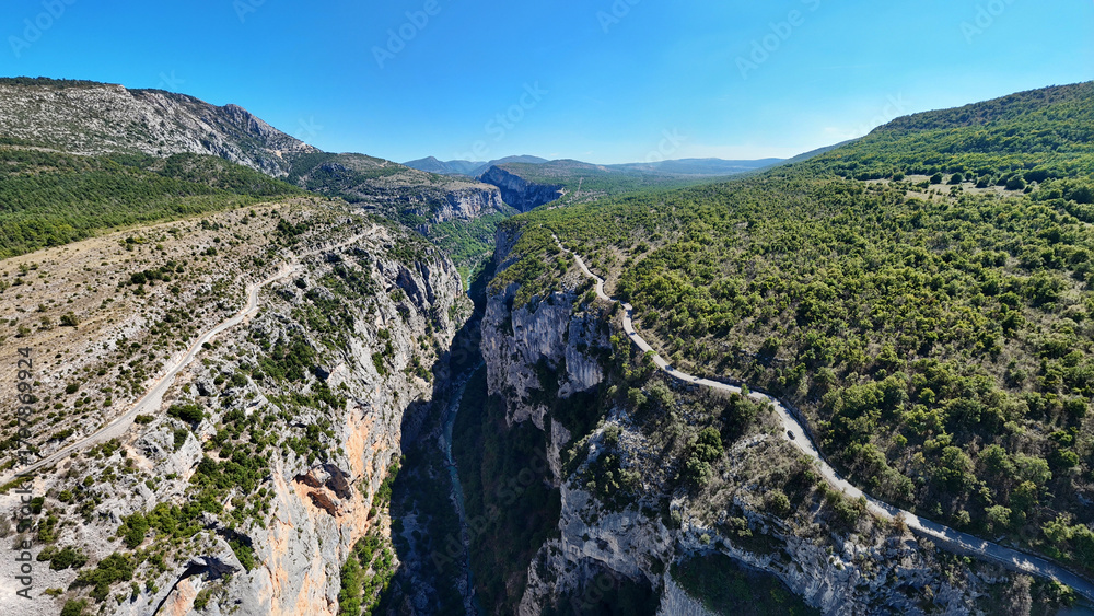 Obraz premium Gorges du Verdon deep canyon with river and high-altitude roads on the sides, France, Europe.