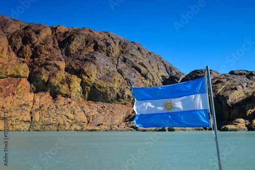 Cuadro en lienzo Lake Viedma in the glaciers national park.