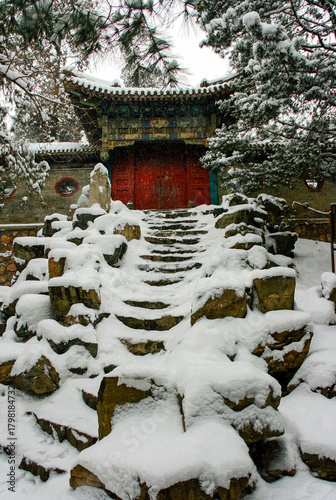 A Silent Sanctuary - A Snowy Seclusion at the Foot of Ancient Chinese Architecture