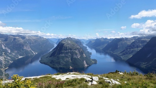 Norwegens Fjorde im Sommer