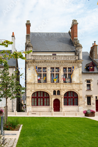 L'hotel de ville de Beaugency situé sur la place du docteur Hyvernaud.
