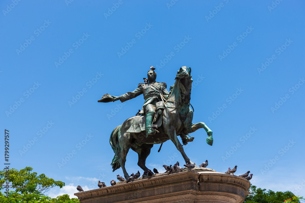 Obraz premium Statue of Gerardo Barrios in the historic center of San Salvador, El Salvador.