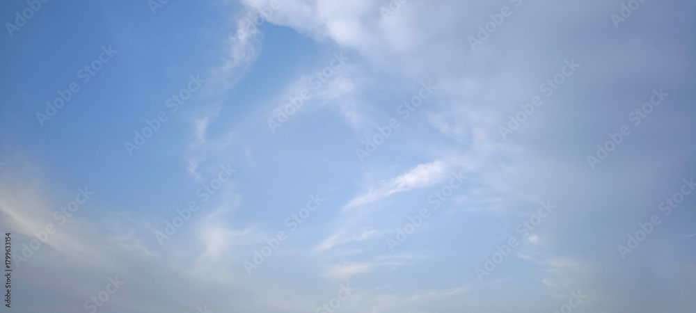 Obraz premium Clouds on blue sky for background