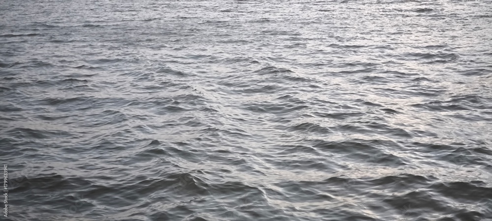 Obraz premium Water waves and evening light for background