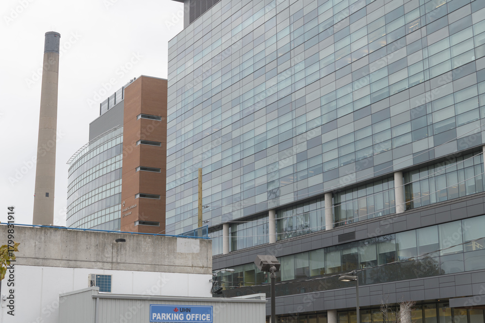 Fototapeta premium Toronto Western Hospital (UHN) viewed from Nassau Street (east facing elevation)