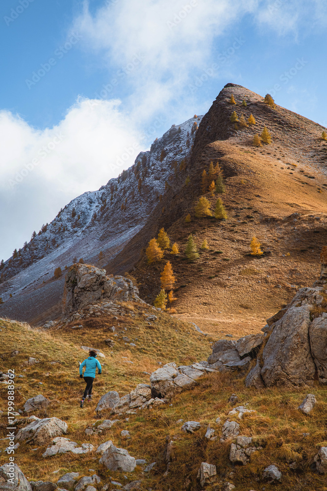 Fototapeta premium Trail Runner in Autumn Mountain Landscape in French Hautes Alpes