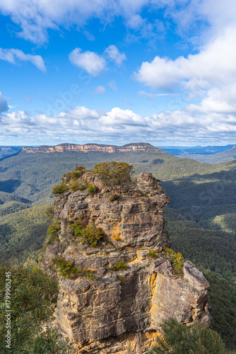 Three Sisters Rock Formation, Blue Mountains, New South Wales, Australia