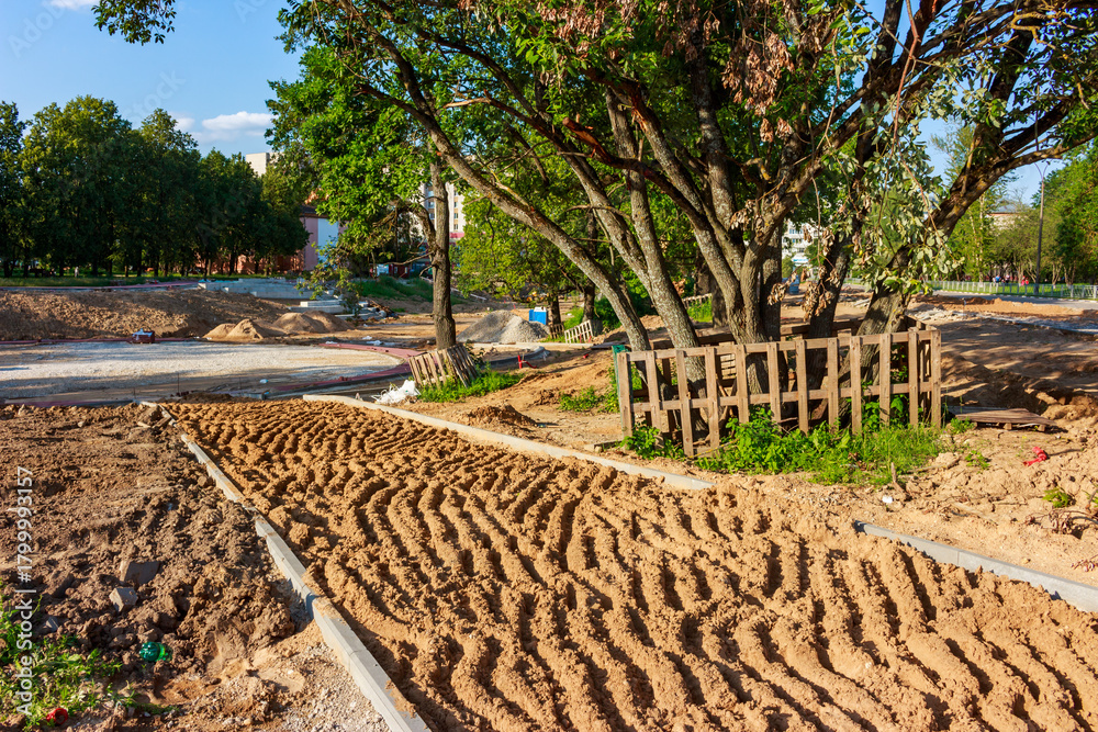 Фотография Park revitalization project with prepared soil for pathways