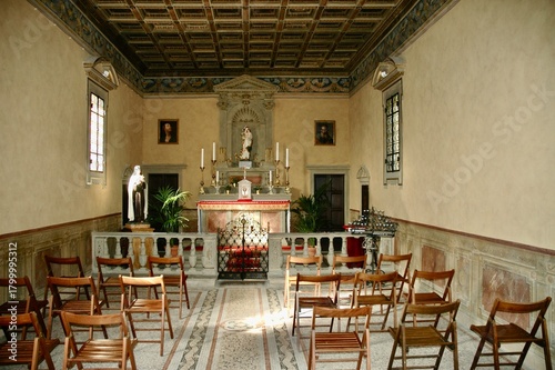 chiesetta nel cortie della Certosa di Firenze . Per i visitatori 
