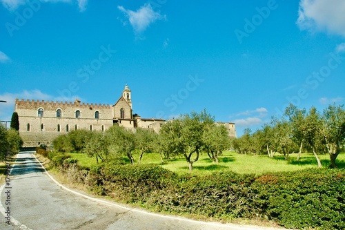 Campanile e chiesa della Certosa di Firenze . Construzione antica ed in collina