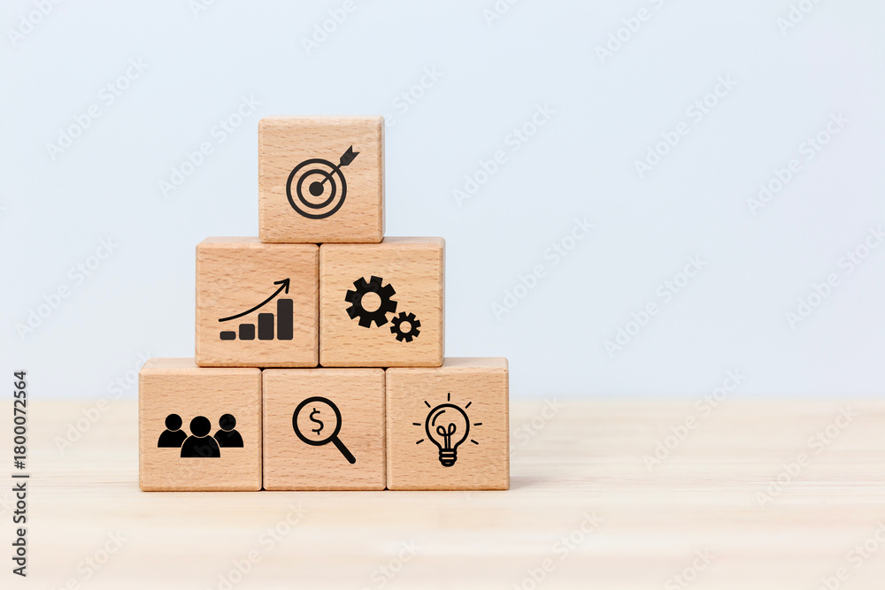 Obraz premium Six wooden cubes showing business icons Concept of business process, analysis, finance, and goal achievement