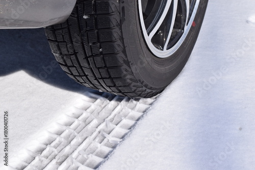 雪道のスタッドレスタイヤ