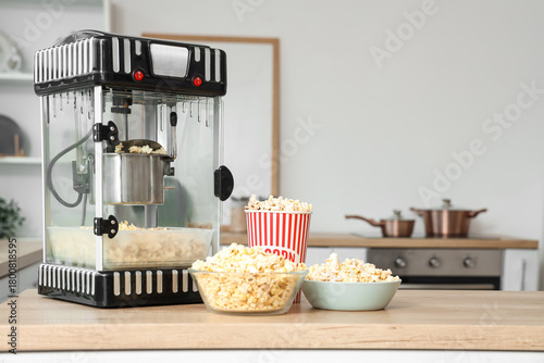 Modern popcorn machine on c...